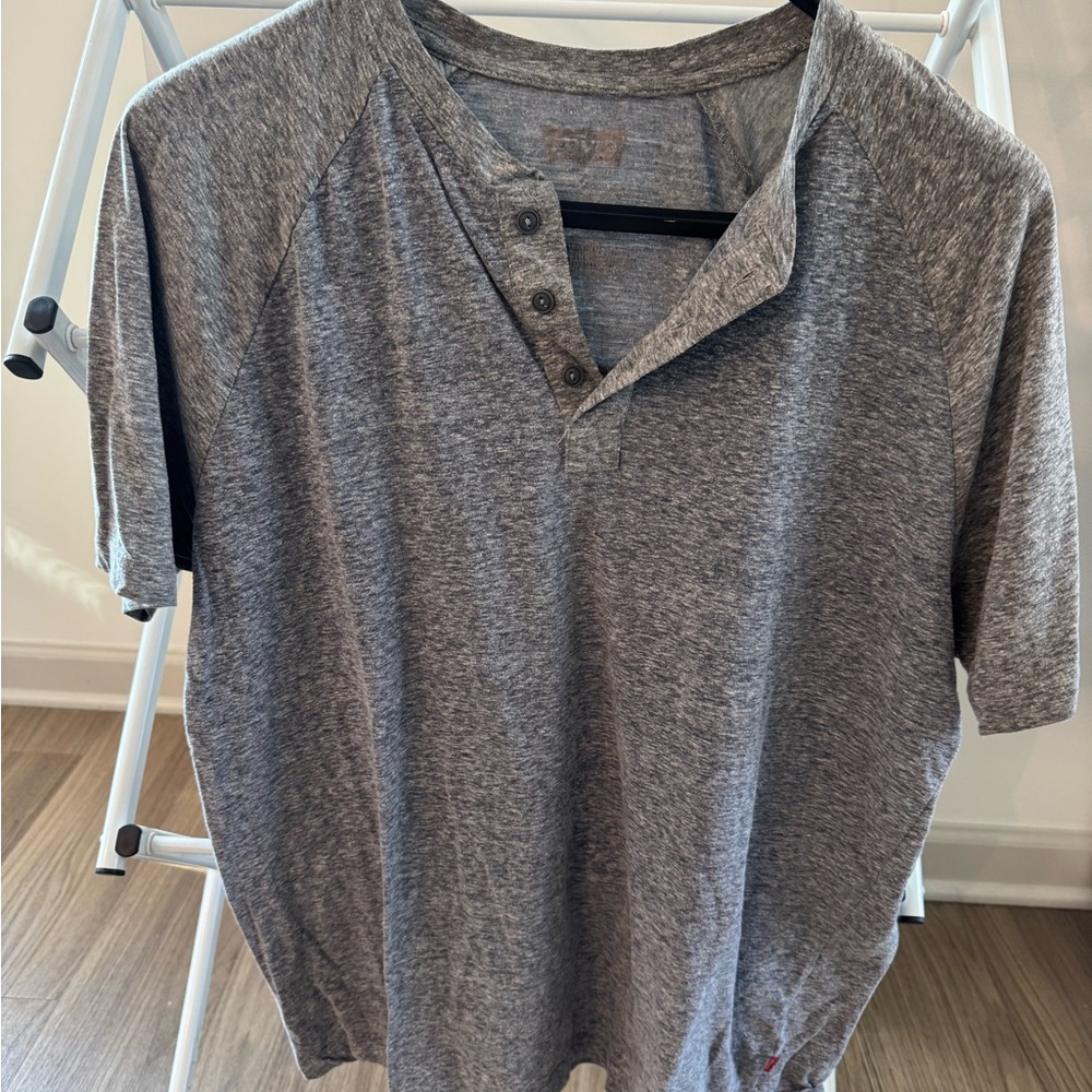 Levi’s Gray Henley Shirt